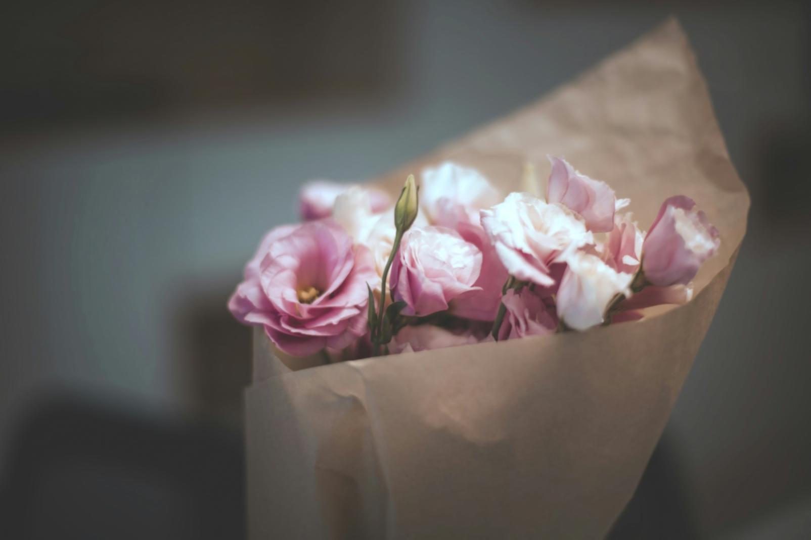 Parallel floristry arrangement demonstrating structured linear design